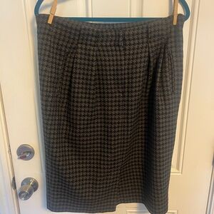 Christian Dior! Elegant Houndstooth Skirt